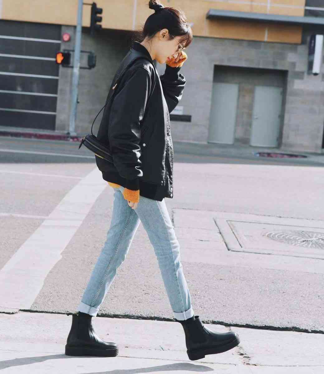 244b3277-cach-phoi-do-voi-boot-co-ngan-de-bet-2-scaled-1 Mix áo khoác da cùng quần jeans
