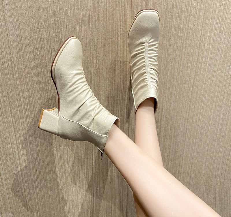 5c999290-phoi-do-voi-boot-trang-4 Phối đồ với boot trắng cho cô nàng thanh lịch 4