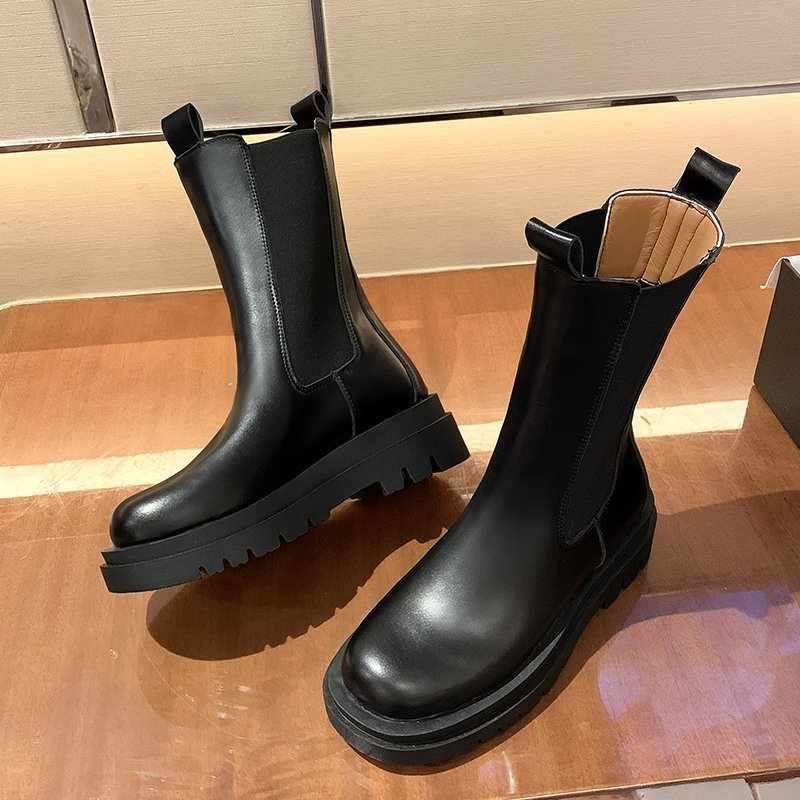 adf3c701-222-compressed Gợi ý cách phối đồ với chelsea boots nữ cá tính, chuẩn Fashion 2
